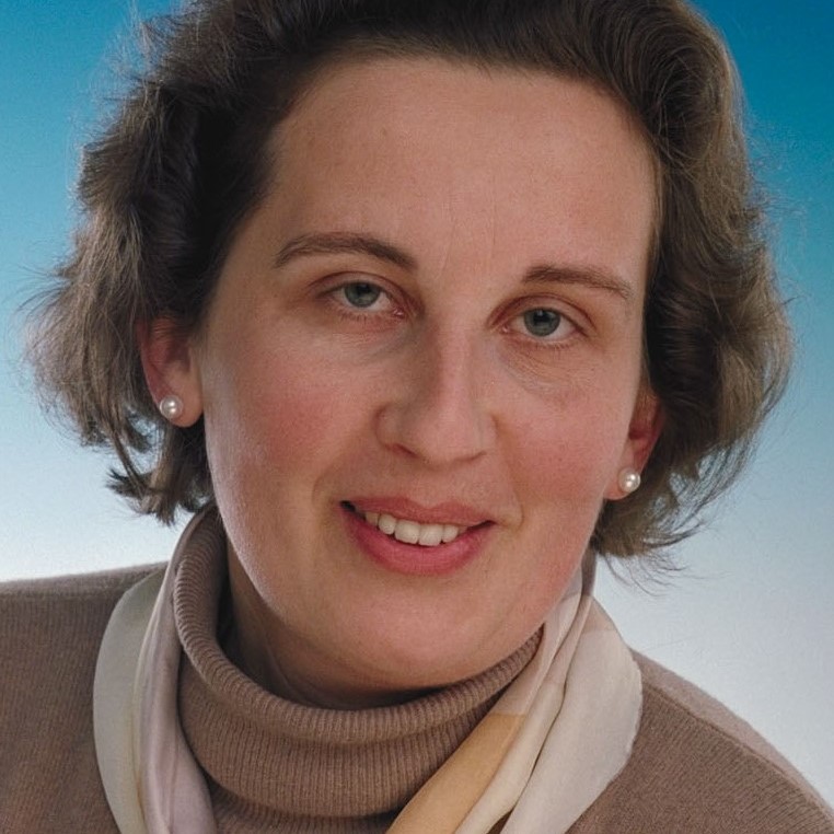 Helga E. Schachinger 